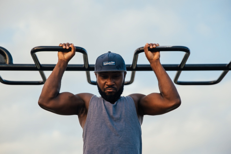 Urban Setting, chin ups, health club, healthy, working out, pull ups, human limb, muscular, front view, One Person, training, muscular build, Adult, waist up
