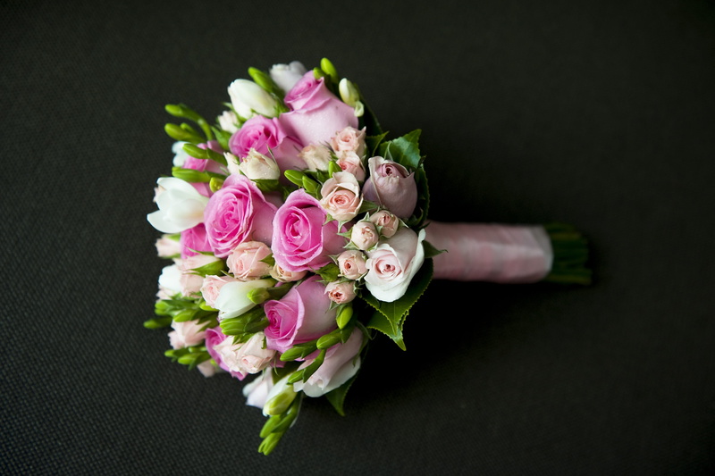 romance, close-up, gift, vulnerability, flower head, bride, indoors, inflorescence, rose, flowering plant, Bunch, love, flowers, studio shot, no people