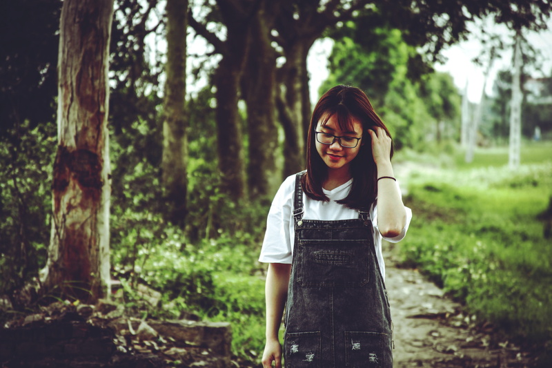 woman, nature, one person, shirt, dungaree, relaxation, enjoyment, young women, focus on foreground, outdoors, adolescent, smiling, wearing, denim, lifestyles