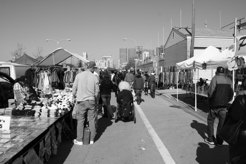 setups, group of people, seller, variation, architecture, lifestyles, street, deal, building exterior, bazaar, adult, choice, outdoors, Chicago, leisure activity