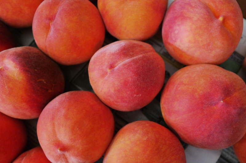 ripe, peaches, close-up, red, agriculture, 5K, food, sweet Food, freshness, apple - Fruit, organic, fruits, healthy Eating, summer, nature, gourmet, raw Food