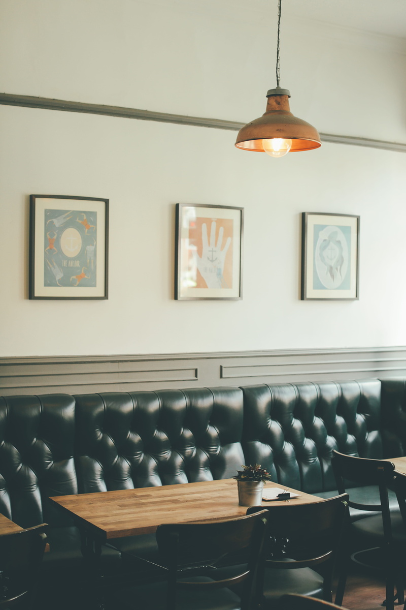 absence, indoors, day, seat, empty, restaurant, 5K, wall - building feature, pendant light, coffee shop, hanging, electric lamp, in a row, architecture