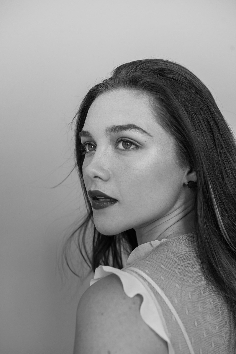 Florence Pugh, long hair, actress, women, face, 1080P, simple background, monochrome, brunette, lipstick