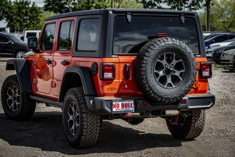 tire, photo, no people, off road, off-road vehicle, road, back, vehicle, city, transportation, land vehicle, motor vehicle, pick-up truck, wheel, metal