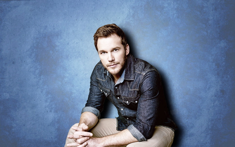 wall - building feature, gray, hairstyle, blue background, contemplation, adult, one person, indoors, looking, brown hair, looking at camera, real people