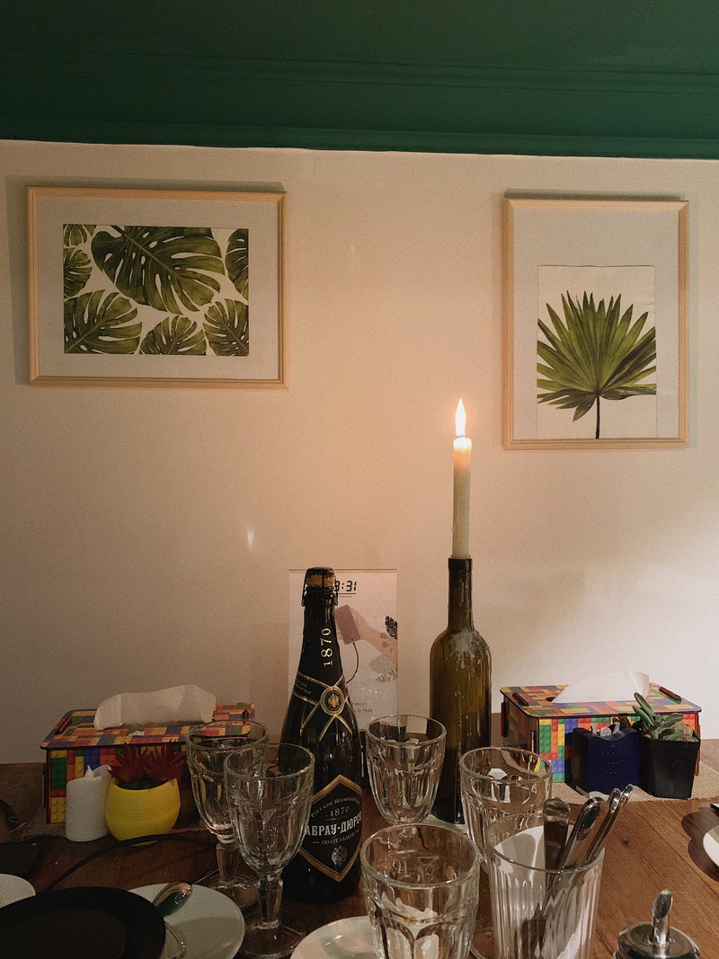 room, green, indoors, liquor, interior design, still life, goblet, 4K, shelf, linen, alcohol, drink, no people, business, glass, flame, cafe, fire - natural phenomenon