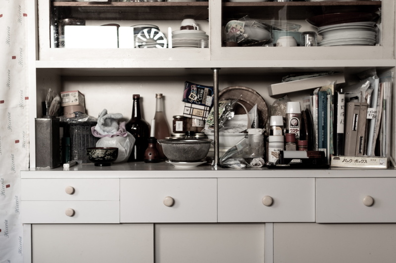 bottle, domestic kitchen, room, 5K, large group of objects, furniture, drawer, crockery, cabinet, arrangement, interior design, osaka, retoro, food and drink