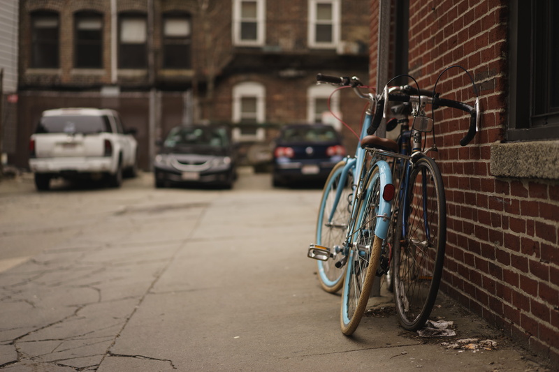 wheel, transportation, motor vehicle, bike, mode of transportation, 5K, no people, built structure, stationary, daytime, red, cycle, next, day, cycling