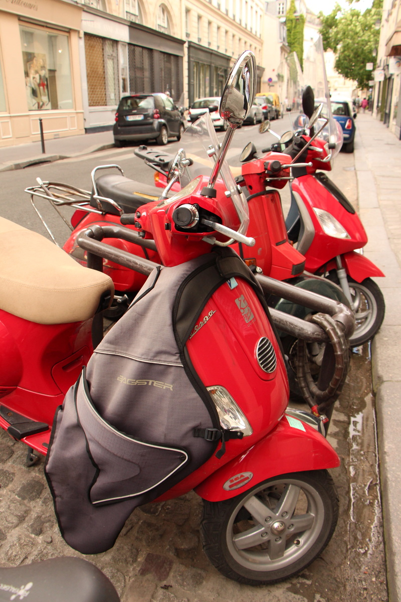 transportation, day, building exterior, engine, crash helmet, helmet, driver, moped, land vehicle, drive, minibike, 5K, ride, red, go, real people, motor scooter