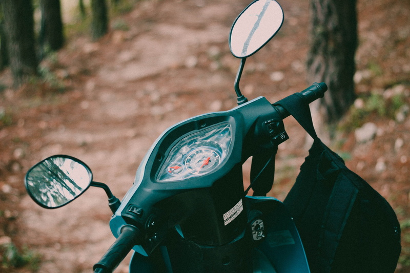 mode of transportation, one person, transportation, day, spoke, vehicle, forest, motorcycle, land vehicle, clothing, bicycle, 2K, scooter, vespa, wave