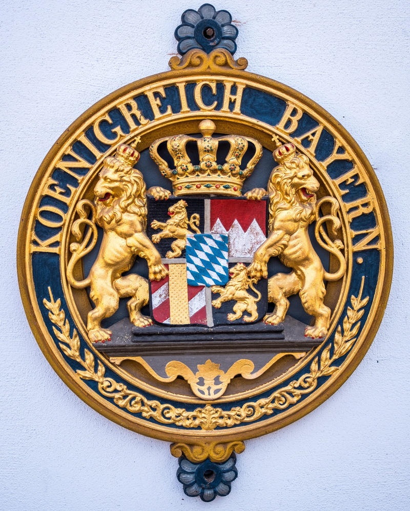 day, building exterior, emblem, close-up, lion, history, no people, gloss, art and craft, human representation, bavaria coat of arms, male likeness, regions