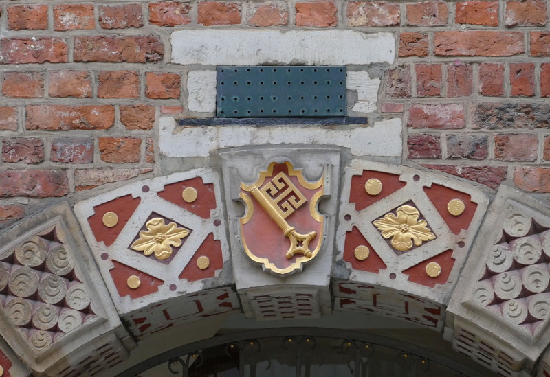 wall - building feature, full frame, carving, building, landmark, pattern, design, backgrounds, brick wall, key, day, architecture, historically, floral pattern