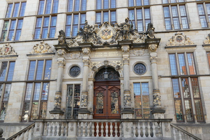 balcony, creativity, history, the past, coat of arms, market, travel destinations, hanseatic city, arch, statue, building exterior, human representation