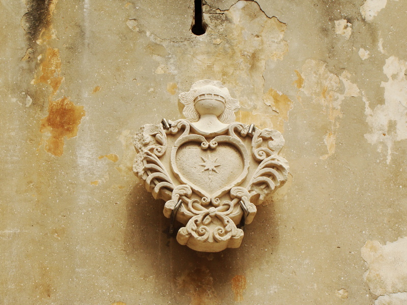 floral pattern, ancient, shield, design, carving, the past, coat of arms, bas relief, facade, wall - building feature, sculpture, representation, metal