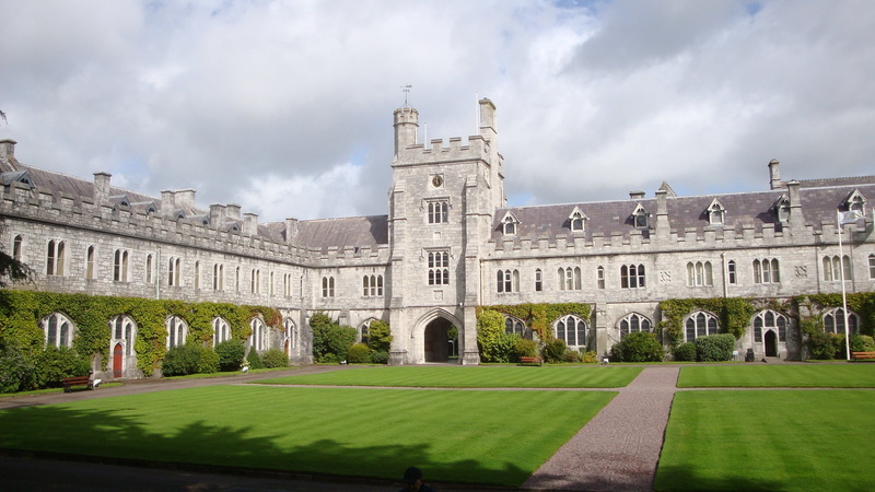 green color, cloud - sky, lawn, tourism, the past, mansion, castle, nature, no people, 1080P, government, building, luxury, gray, cork, concrete, plant