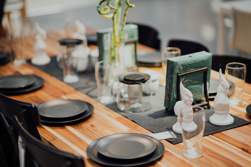 5K, chair, wood, indoors, still life, sideboard, table, wooden, business, dining table, place setting, restaurant, cutlery, table knife, household equipment