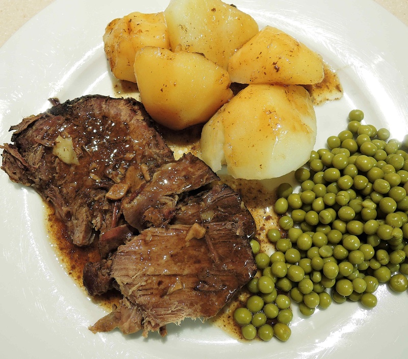 close-up, steak, potato, fried, sirloin beef, indoors, healthy eating, crockery, meat, vegetable, plate, snack, prepared potato, garlic, serving size, no people