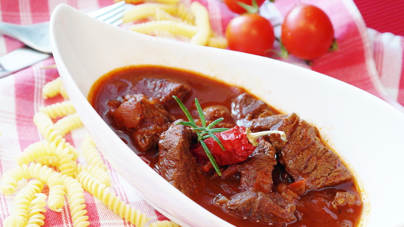 mager, plate, meat, healthy eating, wellbeing, ready-to-eat, meal, nutrition, dish, white, sauce, stew, cook, main course, asian food, hungarian, herb