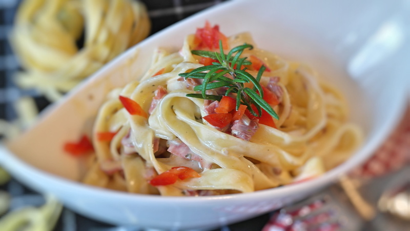 fruit, food photography, linguine, carbonara, 5K, selective focus, dinner, spaghetti, no people, decorate, food, cook, herb, lunch, cheese, garnish, delicious