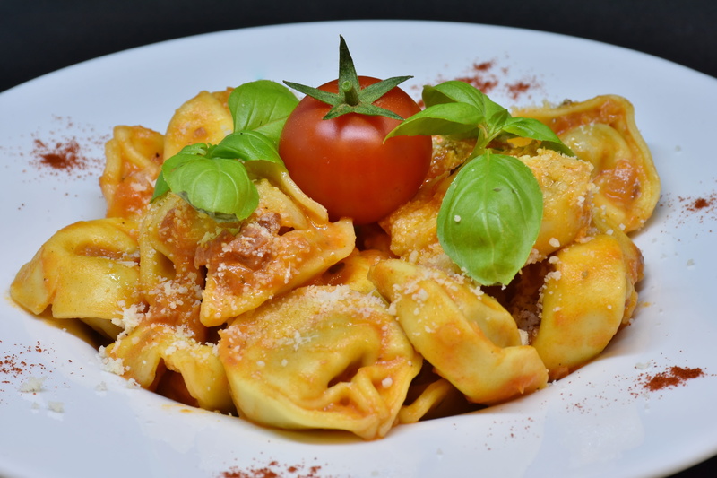 herb, cheese sauce, tomato sauce, pasta, italian, no people, basil, close, frisch, plant, cheese, cook, eat, spaghetti, food and drink, nutrition, serving size