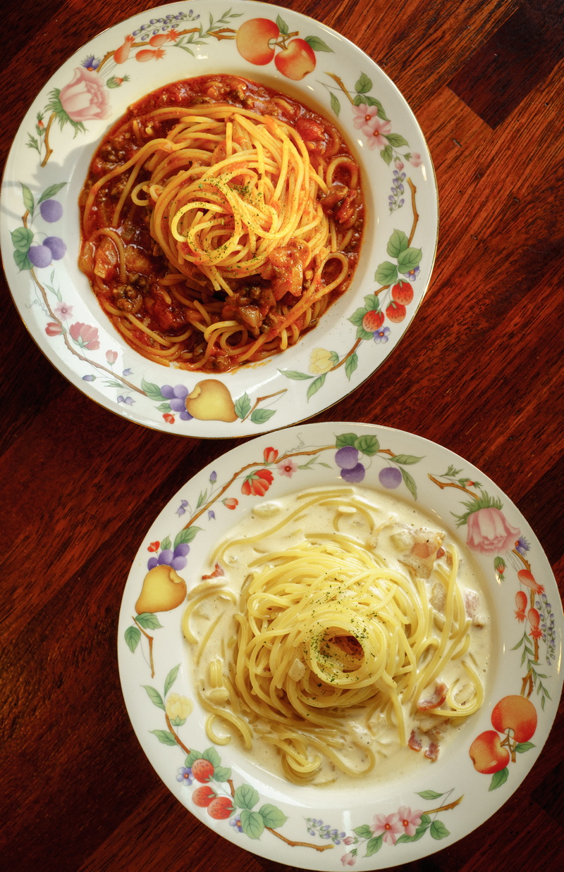 close-up, floral pattern, table, serving size, wellbeing, spaghetti, indulgence, sauce, indoors, lunch, plates, freshness, serving dish, still life, healthy eating
