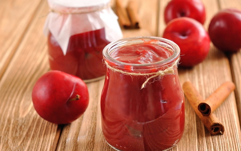 focus on foreground, cup, indoors, wood - Material, no people, organic, apple - fruit, dessert, preserved, drink, mashed potatoes, tomato, canning, food
