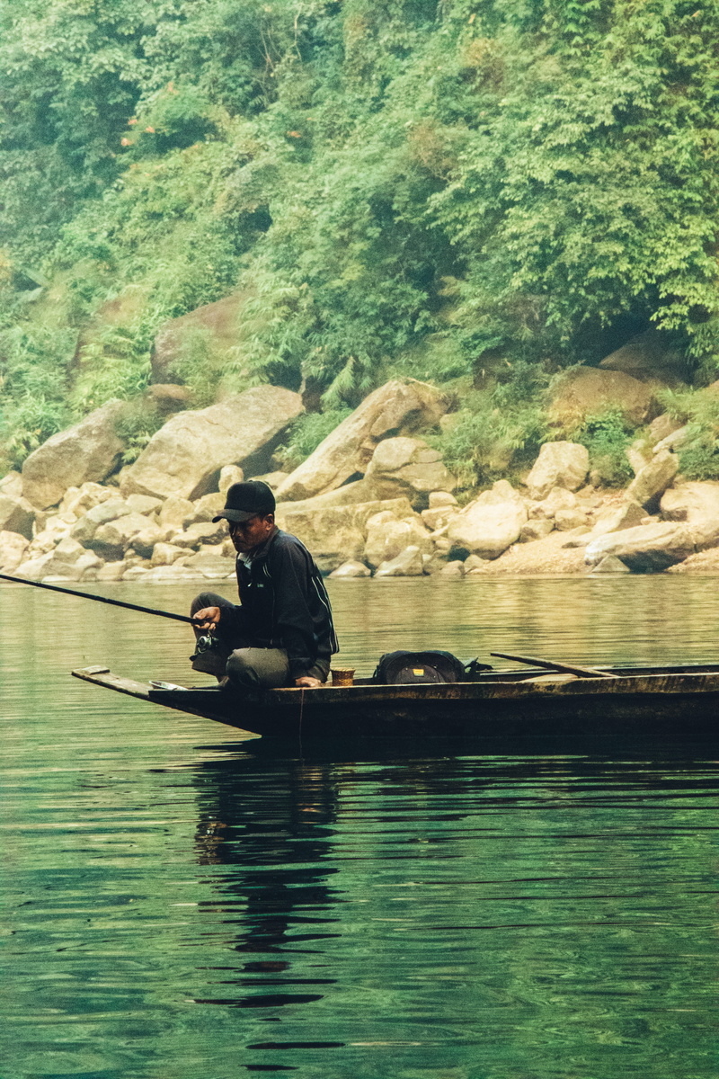 rowing, meghalaya, nautical vessel, wah umngot, fishing, transportation, sitting, nature, india, green, oar, day, man, water, patient, reflection, 5K