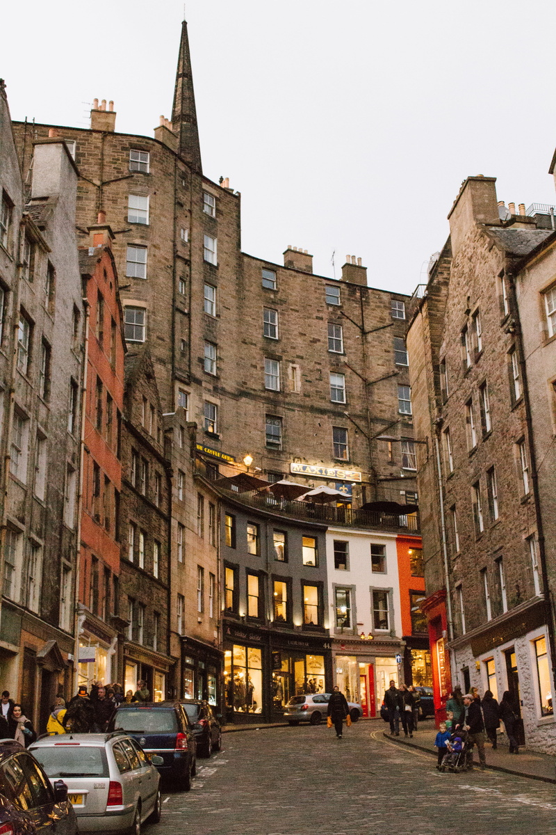 building, built structure, clear sky, city, united kingdom, day, sky, victoria street, outdoors, scotland, incidental people, street, window, building exterior