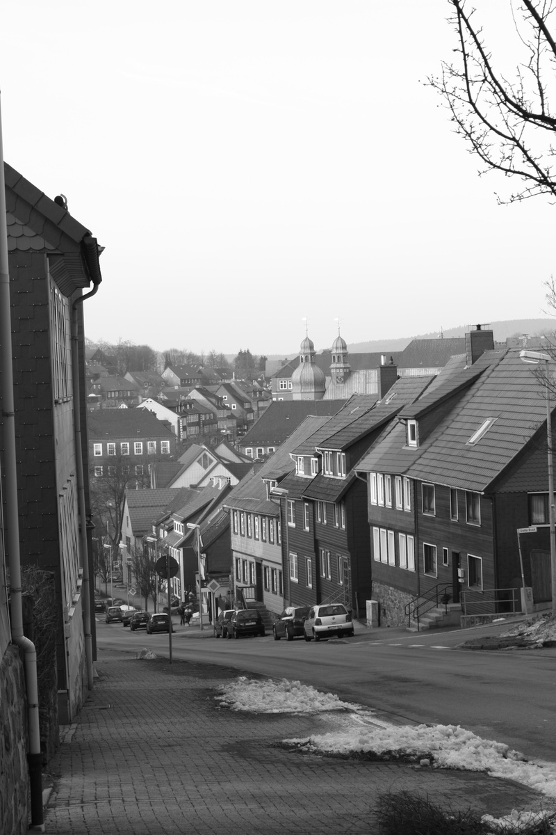 architecture, sky, transportation, town, row house, car, tree, village, day, clear sky, no people, residential district, 4K, street, house, footpath, building
