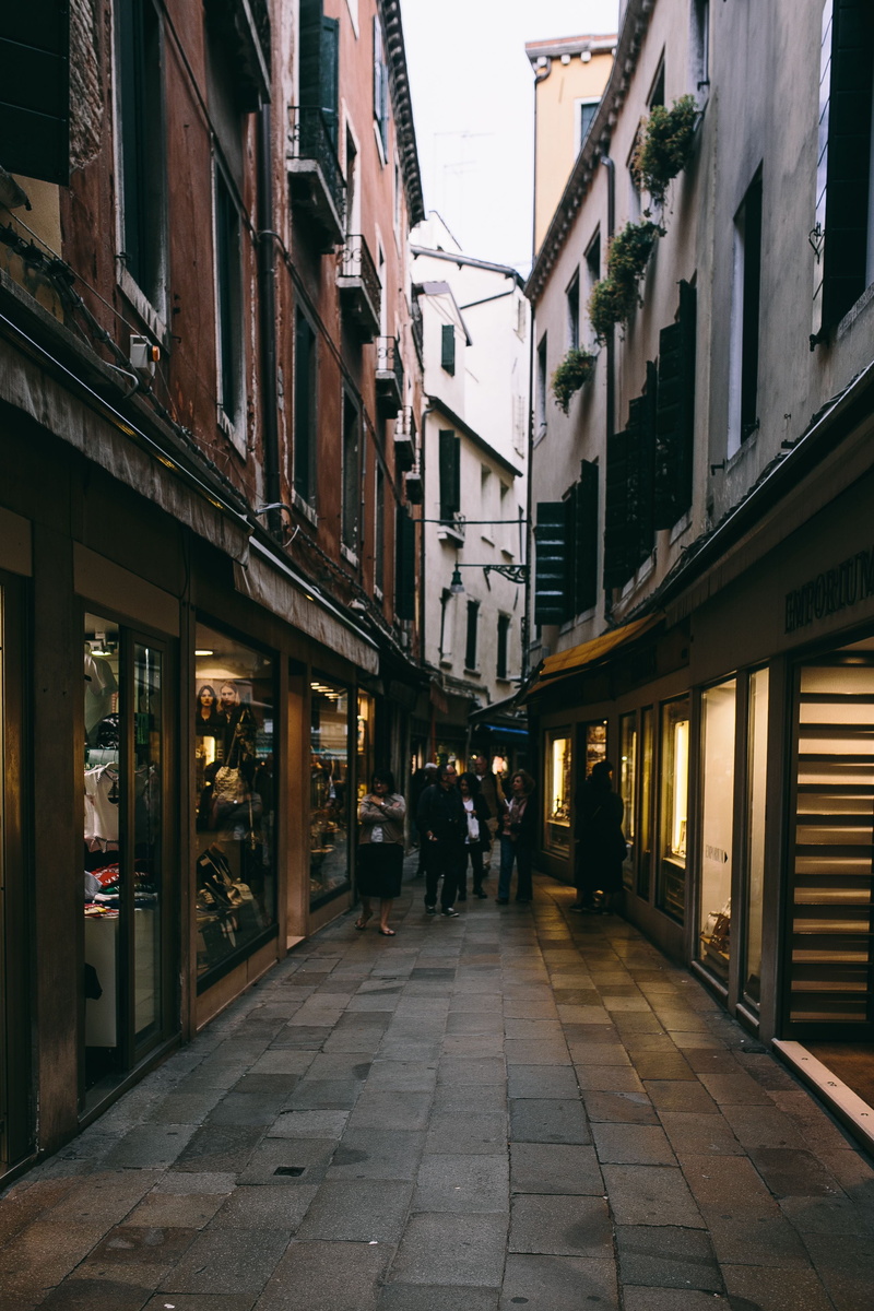 italian, old, vacations, residential district, building Exterior, venive, 2K, the way forward, men, old town, mediterranean, venezia, buildings, direction