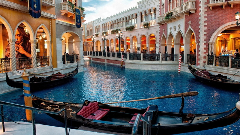 resort, 1080P, day, wooden post, gondola - traditional boat, building exterior, city, gondola, travel destinations, nautical vessel, built structure, tourism