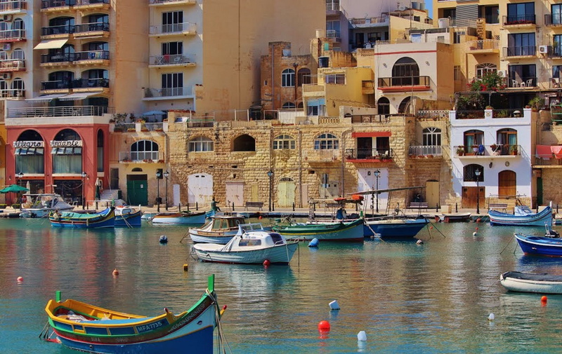 architecture, built structure, residential district, water, outdoors, 2K, moored, waterway, day, city, concrete, valletta, port, building, wooden post