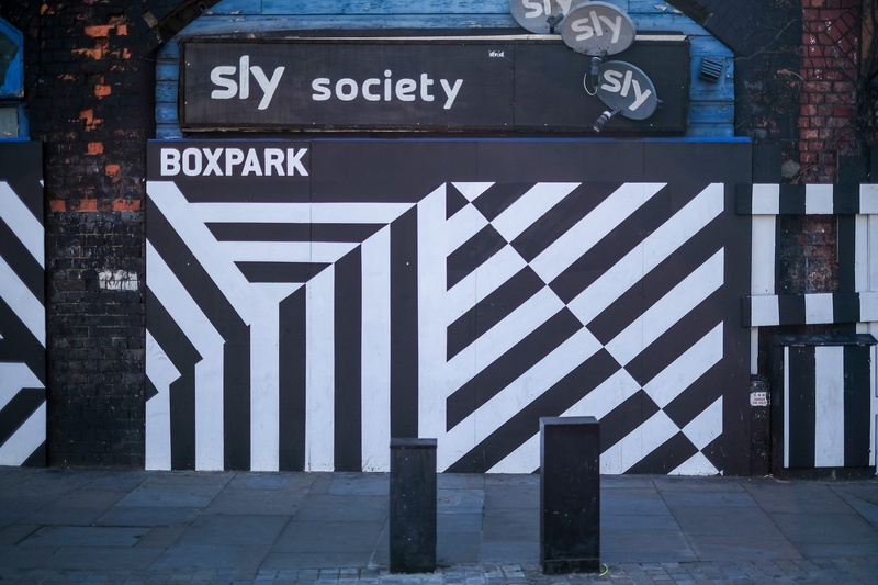 art, communication, architectural column, 5K, white color, information sign, streetart, city, script, outdoors, text, street art, black and white, london streets