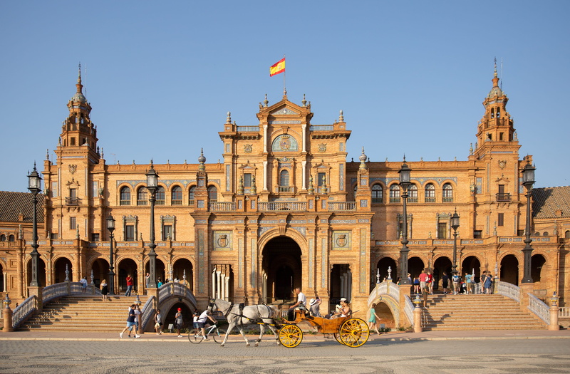 travel, crowd, seville, history, españo, arch, group of people, 4K, architecture, clear sky, spanish, tourism, spain, sky, city, the past, men, built structure