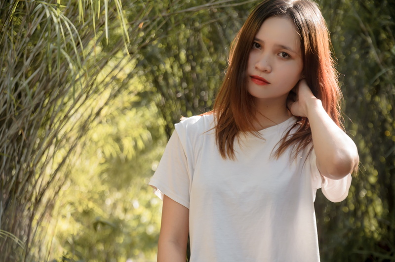 background, brown eyes, young women, neck, travel, white, leisure activity, white skin, shirt, portrait, outdoors, casual clothing, tip leads, one person