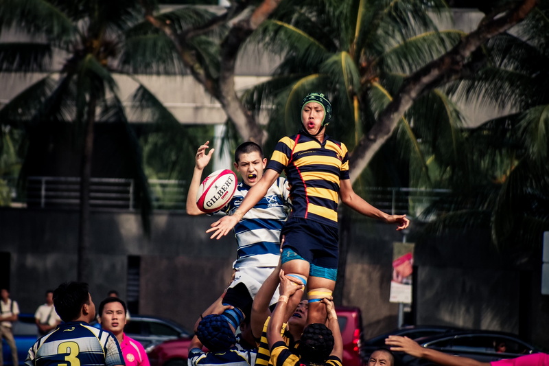 shirts, ball, people, leisure activity, playing, outdoors, women, togetherness, lifestyles, deporte, sport, men, enjoyment, soccer, game, polo, arms raised