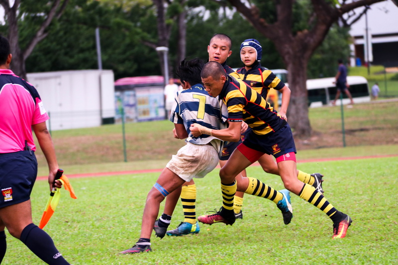 deporte, playing, adult, rugby, full length, childhood, playing field, aggressive, field, women, contact sport, 5K, tackle, males, outdoors, boys, athlete