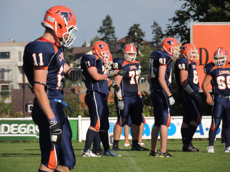plant, competition, nature, group of people, american football, force, sport, person, togetherness, teenage boys, american football - sport, males, real people