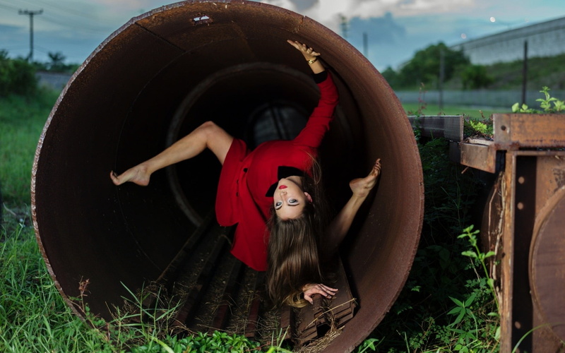 blue eyes, plant, outdoors, real people, brunette, clothing, 1080P, long hair, upside down, one person, portrait, front view, women outdoors, barefoot