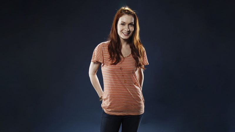 Felicia Day, 1080P, emotion, indoors, young adult, hair, young women, black background, beautiful woman, women, smiling, teenager, looking at camera, portrait