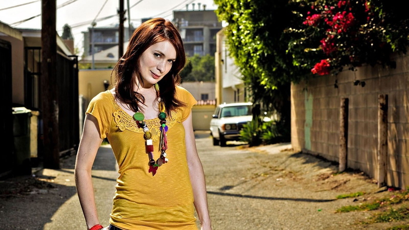 women outdoors, Felicia Day, 720P, looking at viewer, yellow tops, women, brunette, actress, depth of field