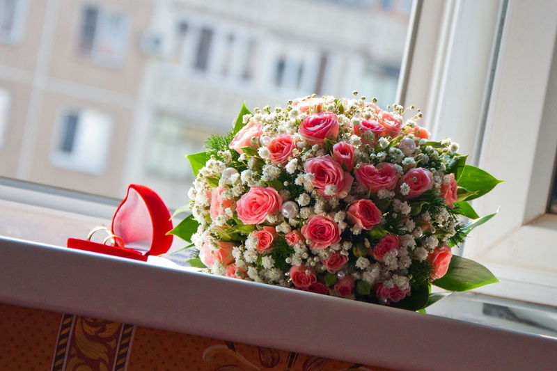 fragility, window box, balloon, table, elegance, day, close-up, box, summer, rings, vulnerability, married, white, flowering plant, happiness, flower, vase