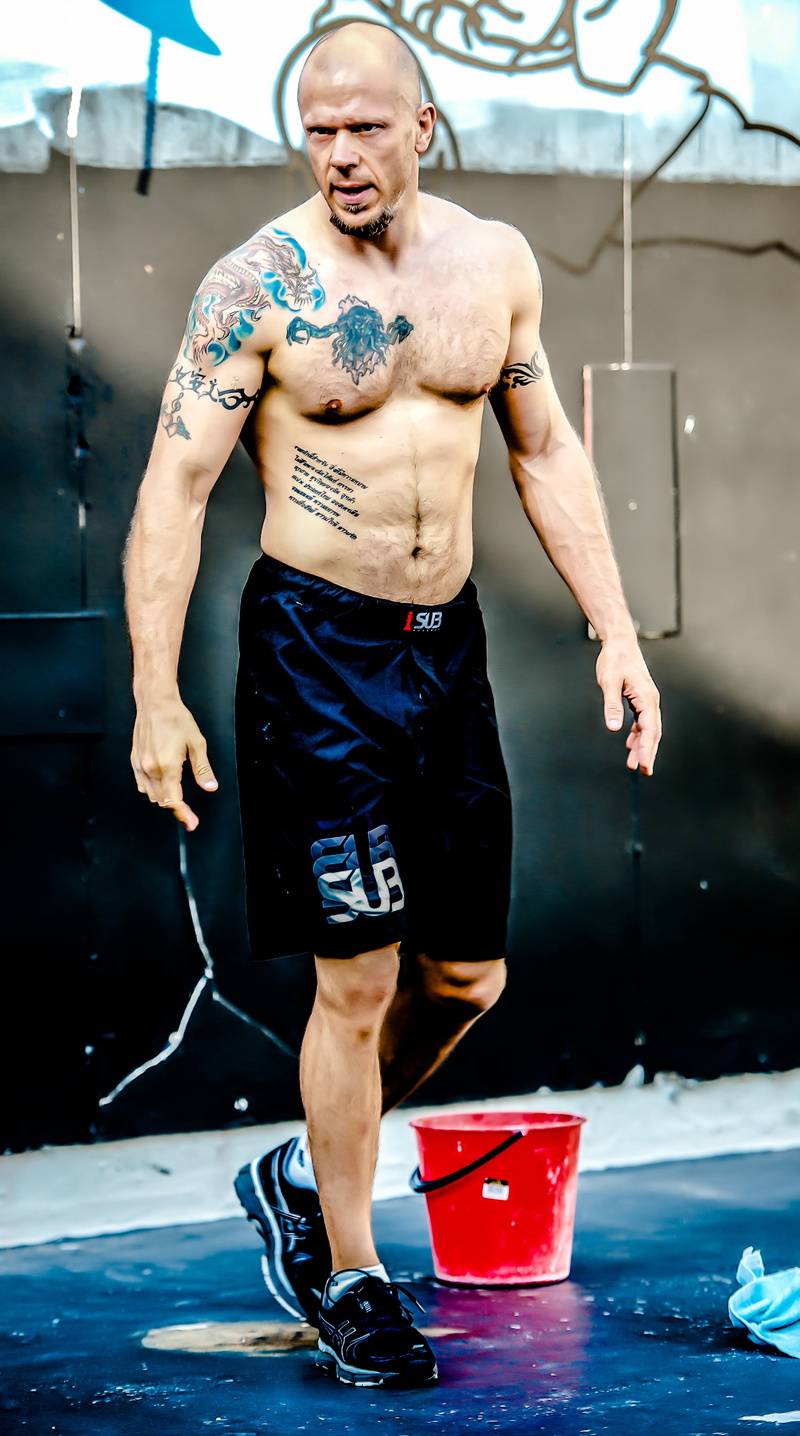 shirtless, adult, strong, man, mid adult, athlete, males, aggressive, strength, exercise, focus on foreground, leisure activity, men, mid adult men, standing