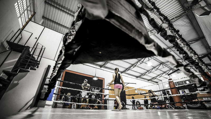 day, full length, 4K, sport, built structure, adult, boxer, boxing, girl, transportation, interior, city, academia octogono, indoors, workout, retail