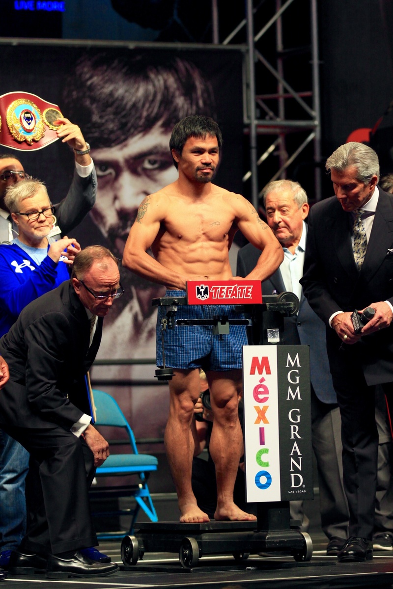 mid adult men, communication, women, casual clothing, young adult, adult, mid adult, standing, occupation, leisure activity, boxer, manny pacquiao, people
