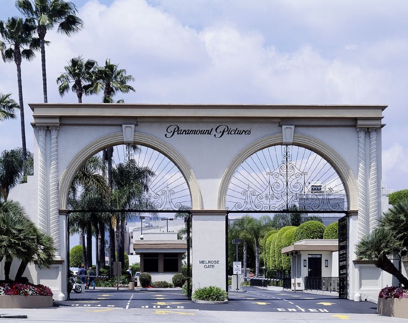 tropical climate, palm tree, film, no people, celebrities, california, movies, arch, hollywood, building exterior, usa, plant, cloud - sky, tree, stars