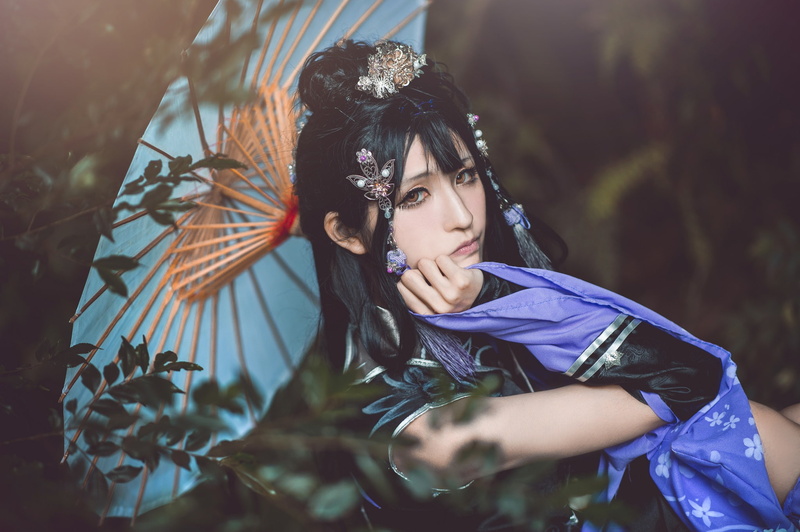 image, fingers, brunette, hair, cosplay, the dark background, 1080P, portrait, nature, costume, pose, leaves, girl, decoration, beauty, face, umbrella