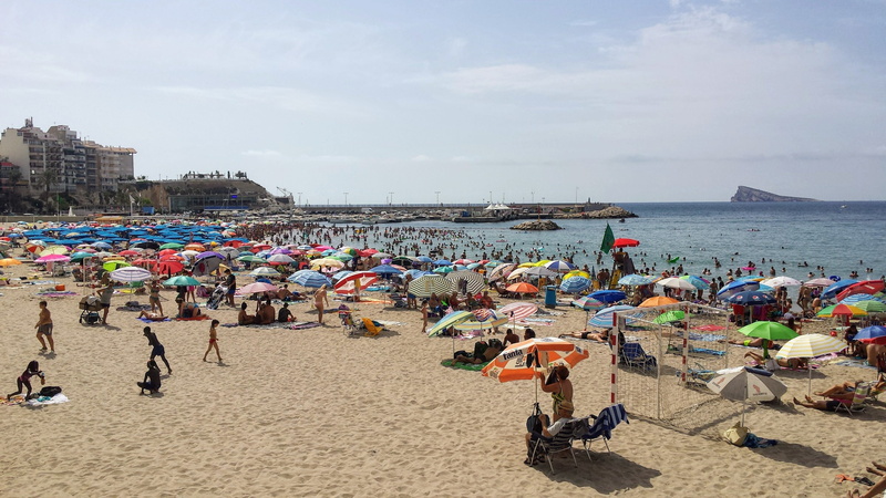 sky, cloud - sky, group of people, large group of people, land, umbrella, nature, swimming, summer, day, hustle and bustle, vacations, leisure activity
