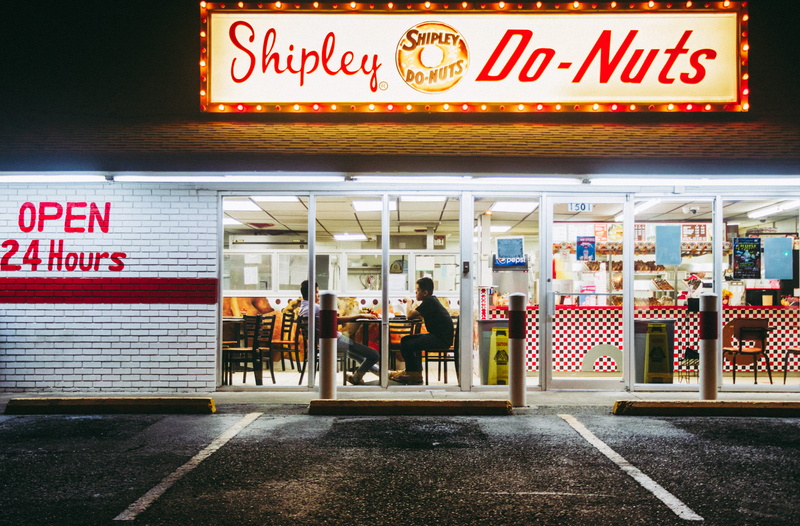 western script, parking, promoting, consumerism, donuts, communication, bakery, city, front, table, built structure, architecture, travel, open 24/7, restaurant