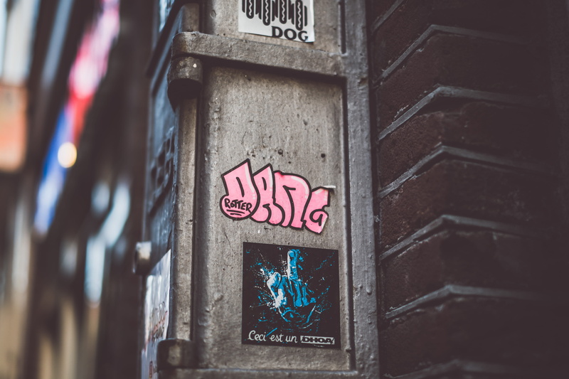 communication, signalise, sign, information, design, metal, daytime, grafitti, low angle view, gray, selective focus, colourful, brick wall, paint, street art